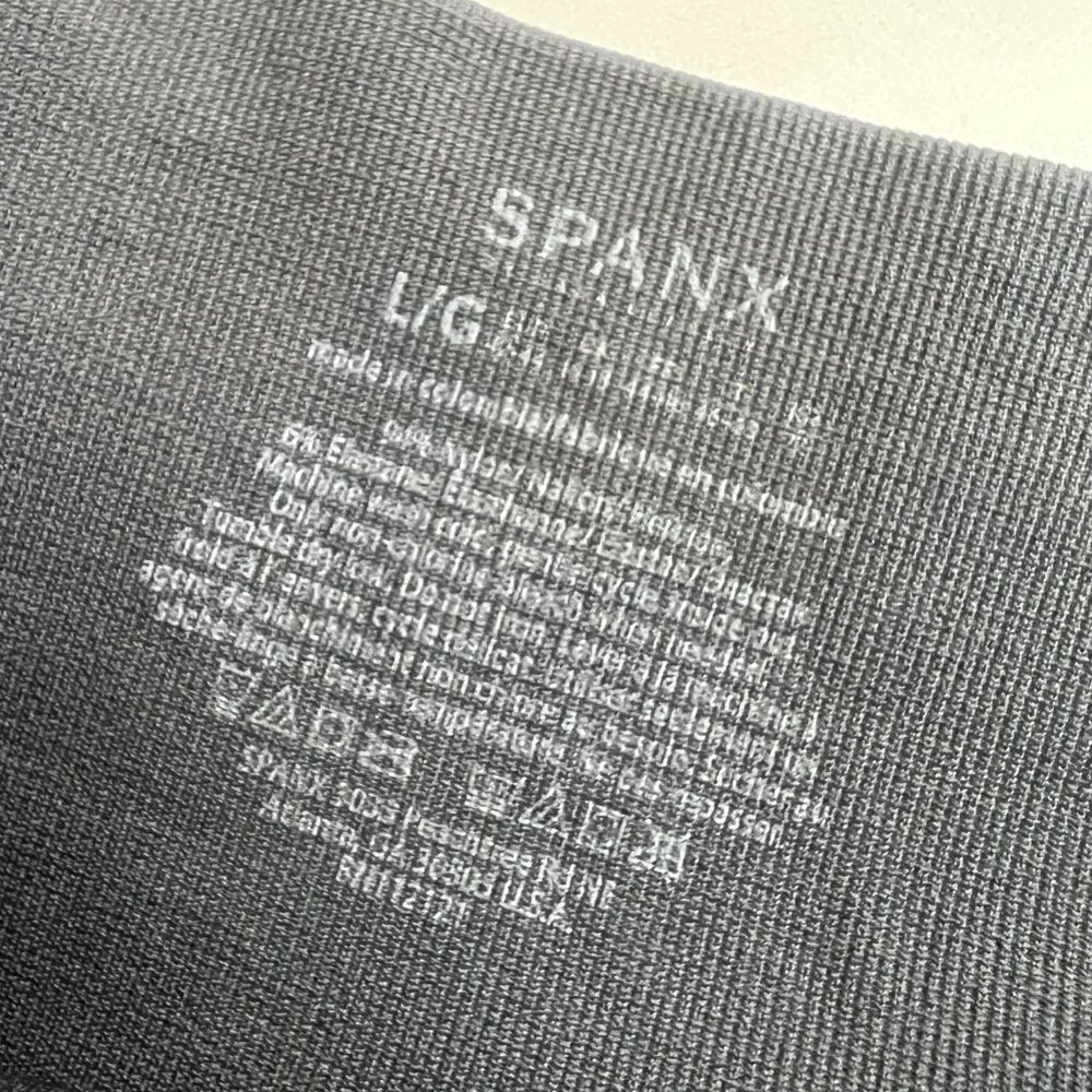 Spanx Look at Me Now Seamless Leggings, Black Camo, Size L - Picture 10 of 10